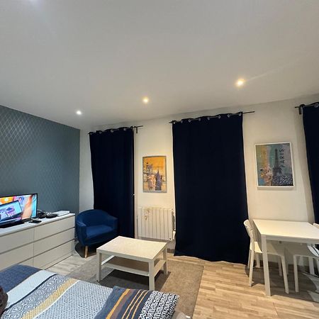Appartement Proche Centre Ville, Gare Et Autoroute Melun Bagian luar foto