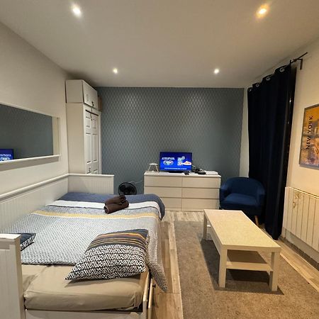 Appartement Proche Centre Ville, Gare Et Autoroute Melun Bagian luar foto