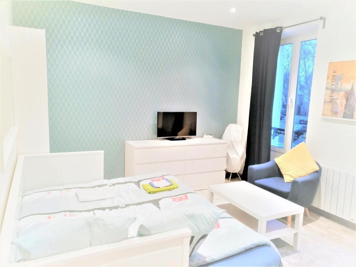 Appartement Proche Centre Ville, Gare Et Autoroute Melun Bagian luar foto