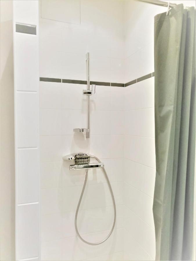 Appartement Proche Centre Ville, Gare Et Autoroute Melun Bagian luar foto
