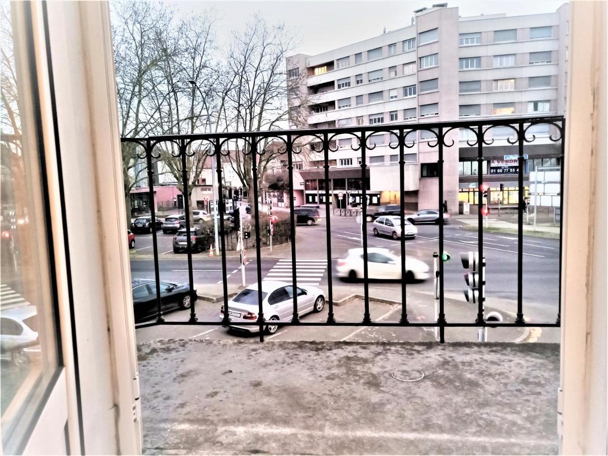 Appartement Proche Centre Ville, Gare Et Autoroute Melun Bagian luar foto