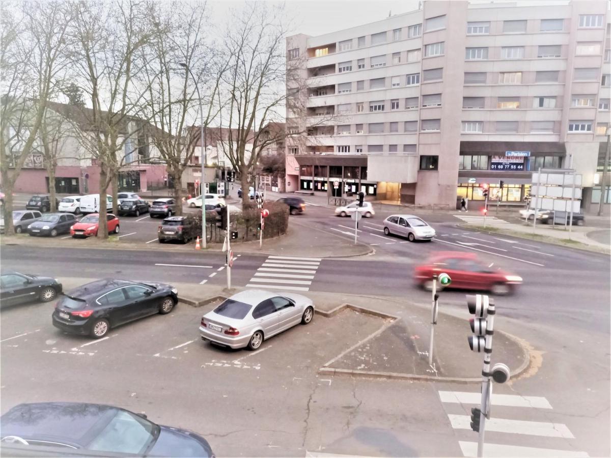 Appartement Proche Centre Ville, Gare Et Autoroute Melun Bagian luar foto