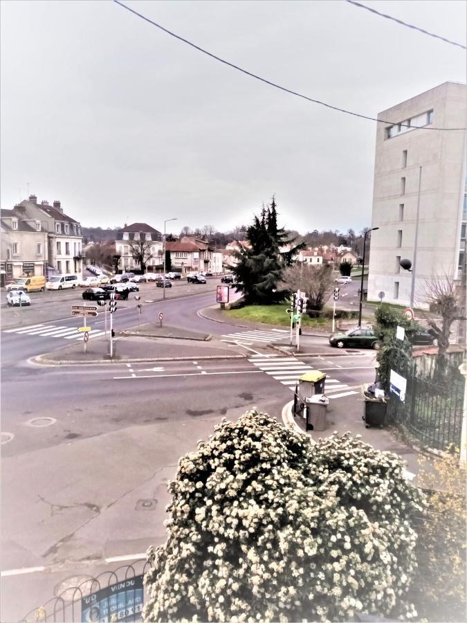 Appartement Proche Centre Ville, Gare Et Autoroute Melun Bagian luar foto