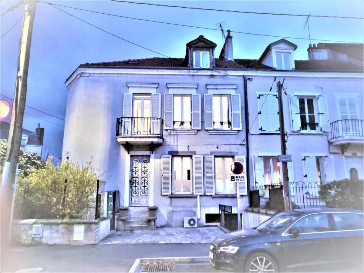 Appartement Proche Centre Ville, Gare Et Autoroute Melun Bagian luar foto