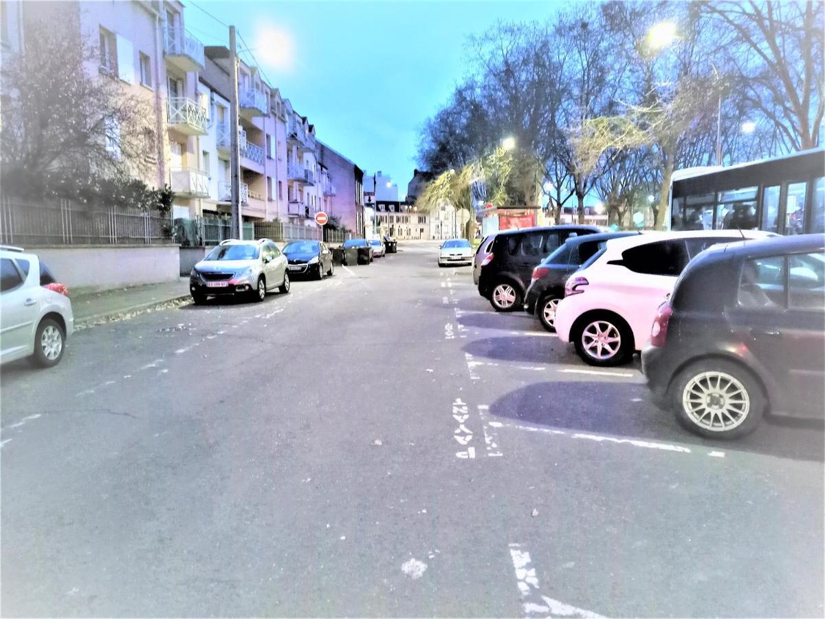 Appartement Proche Centre Ville, Gare Et Autoroute Melun Bagian luar foto