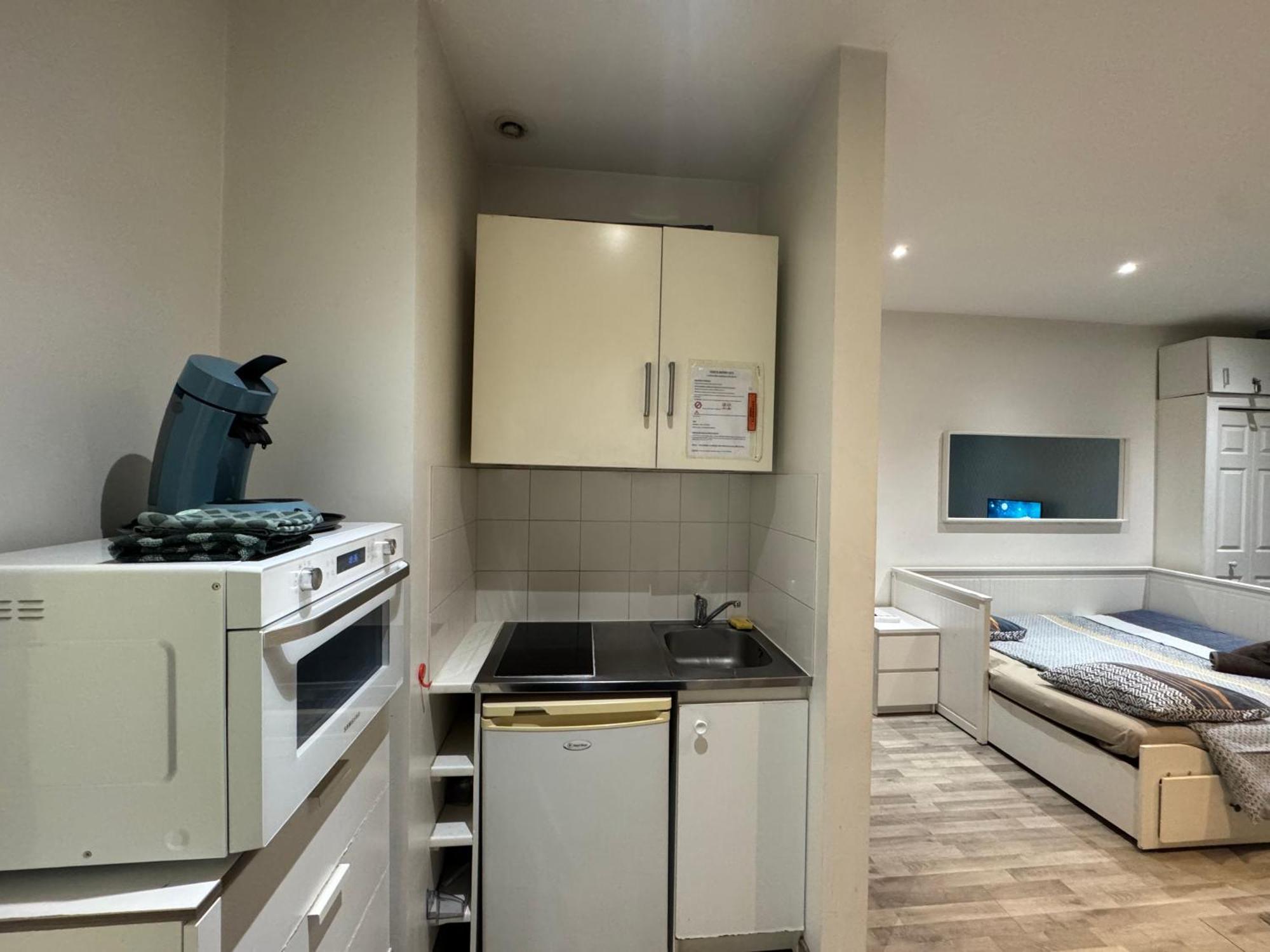 Appartement Proche Centre Ville, Gare Et Autoroute Melun Bagian luar foto