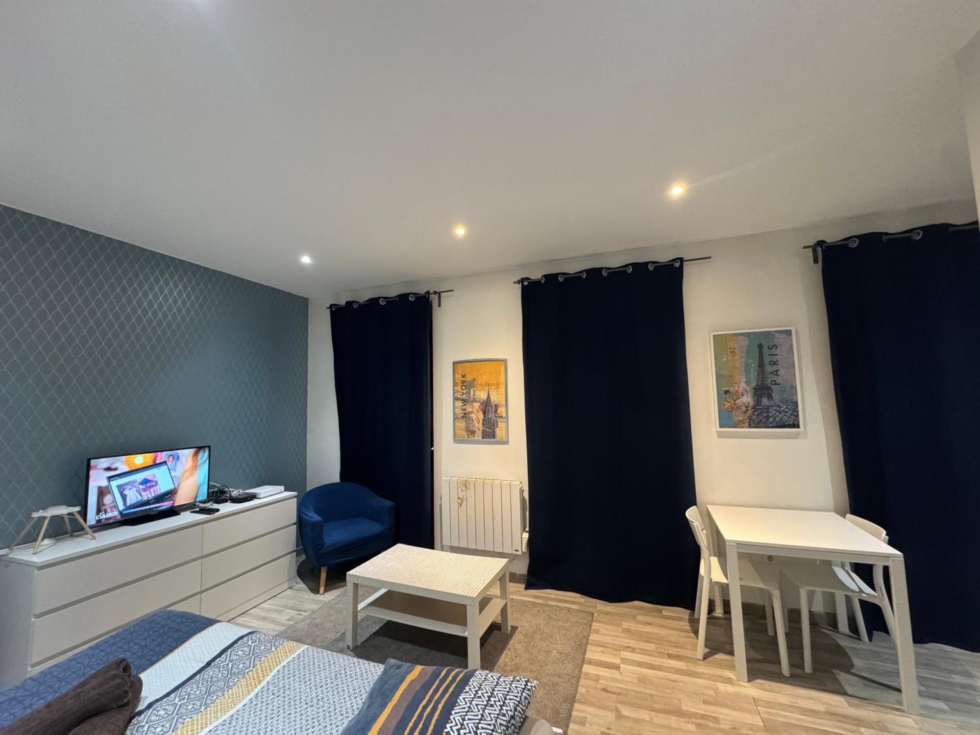 Appartement Proche Centre Ville, Gare Et Autoroute Melun Bagian luar foto