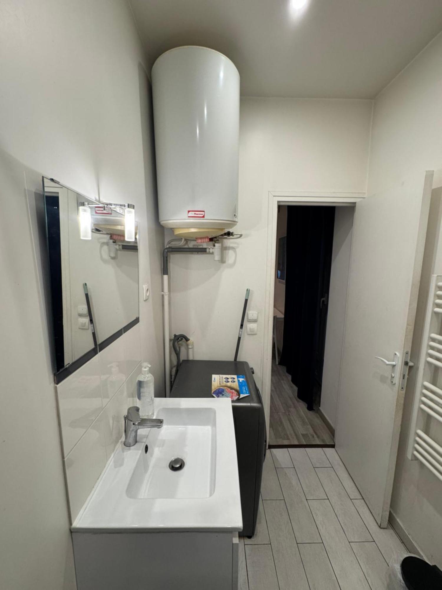 Appartement Proche Centre Ville, Gare Et Autoroute Melun Bagian luar foto
