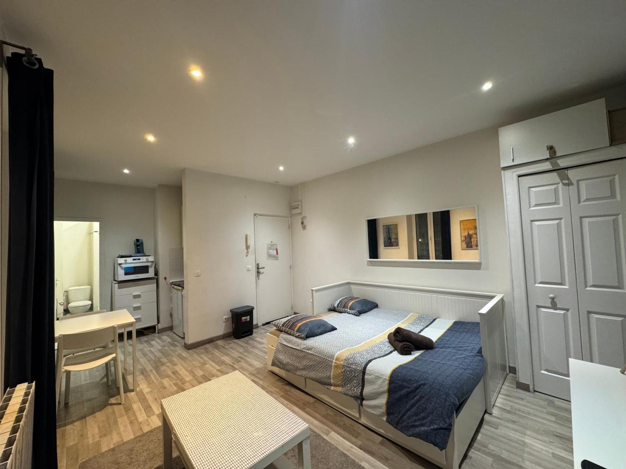 Appartement Proche Centre Ville, Gare Et Autoroute Melun Bagian luar foto