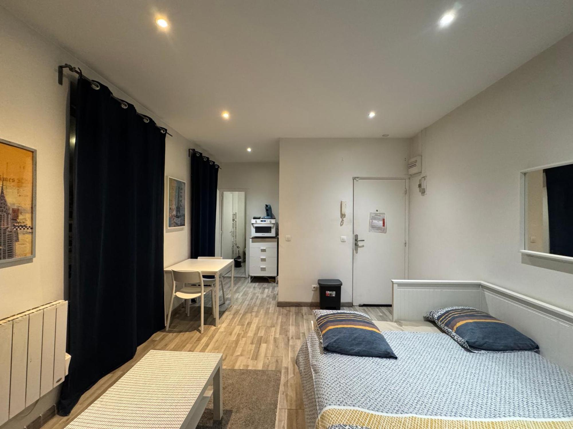 Appartement Proche Centre Ville, Gare Et Autoroute Melun Bagian luar foto