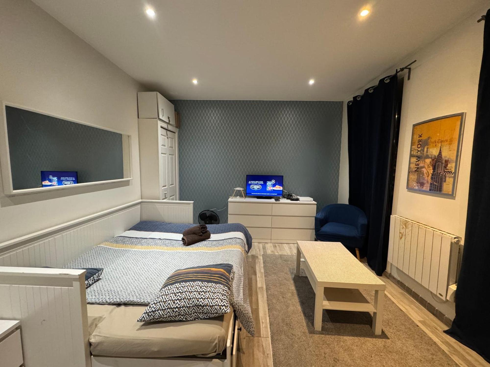 Appartement Proche Centre Ville, Gare Et Autoroute Melun Bagian luar foto