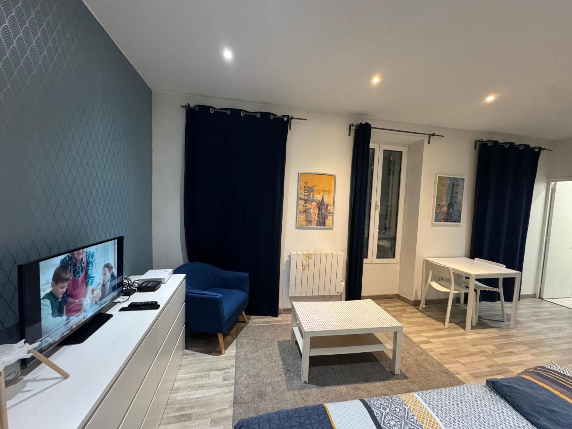 Appartement Proche Centre Ville, Gare Et Autoroute Melun Bagian luar foto