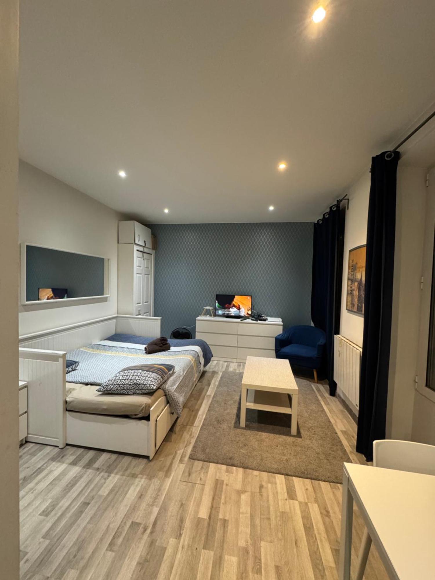 Appartement Proche Centre Ville, Gare Et Autoroute Melun Bagian luar foto